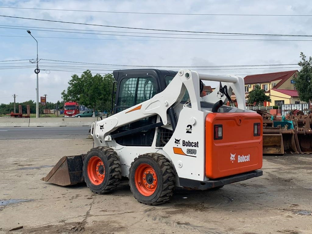 Bobcat S 570 - מעמיס היגוי החלקה: תמונה 3 Bobcat S 570 - מעמיס היגוי החלקה: תמונה 3