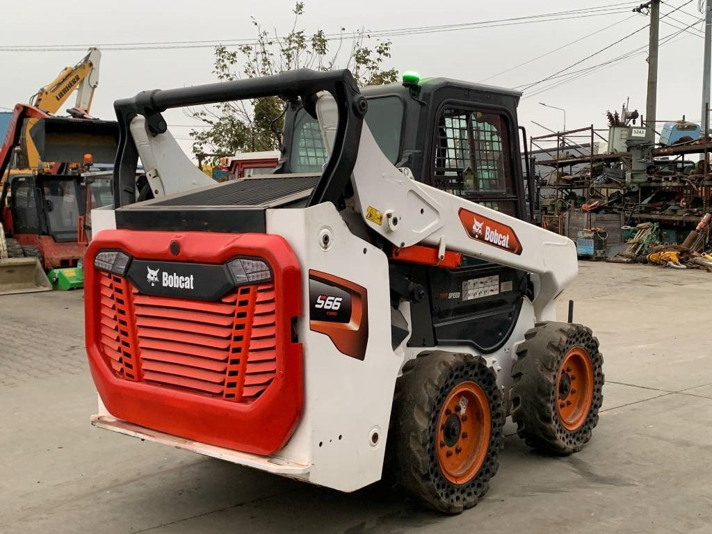 Bobcat S 66 - מעמיס היגוי החלקה: תמונה 4 Bobcat S 66 - מעמיס היגוי החלקה: תמונה 4