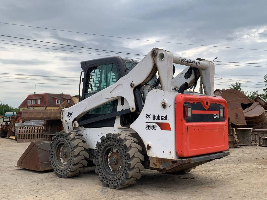 Bobcat S 740 - מעמיס היגוי החלקה: תמונה 3 Bobcat S 740 - מעמיס היגוי החלקה: תמונה 3