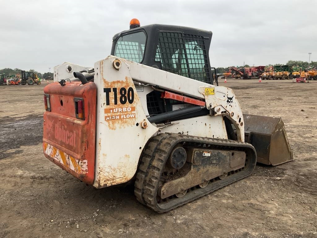 Bobcat T 180 - מעמיס היגוי החלקה: תמונה 4 Bobcat T 180 - מעמיס היגוי החלקה: תמונה 4