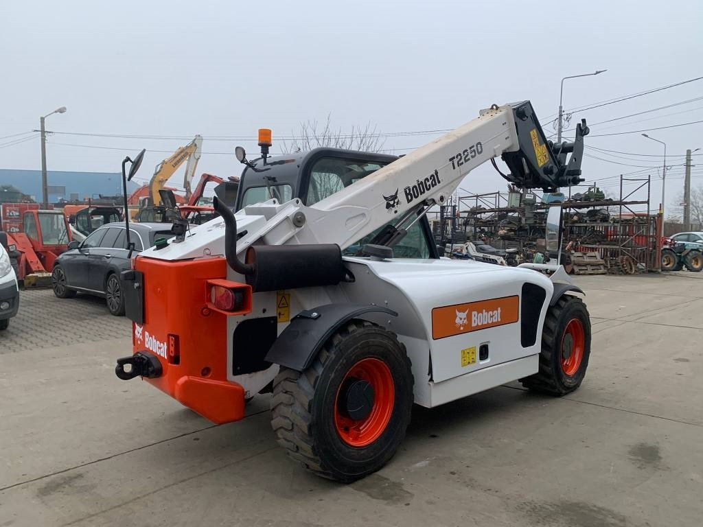 Bobcat T 2250 - מפעיל טלסקופי: תמונה 3 Bobcat T 2250 - מפעיל טלסקופי: תמונה 3