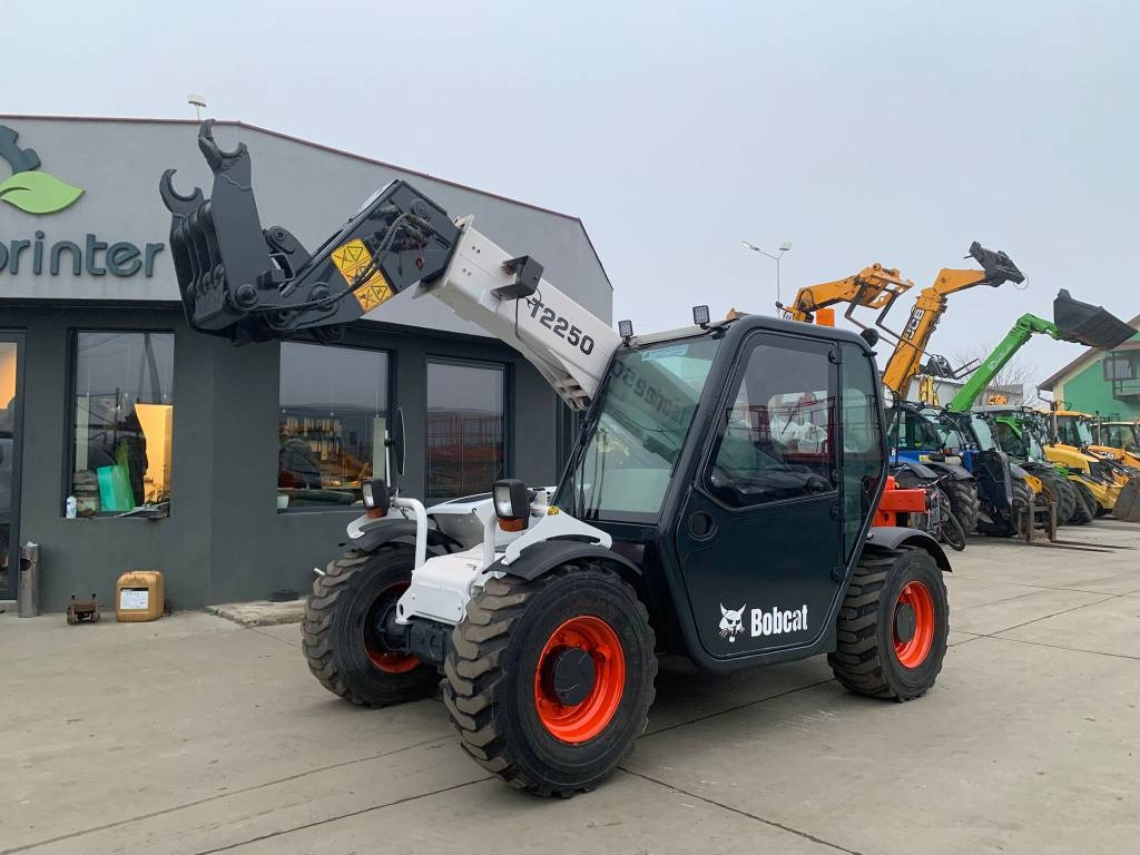 Bobcat T 2250 - מפעיל טלסקופי: תמונה 1 Bobcat T 2250 - מפעיל טלסקופי: תמונה 1