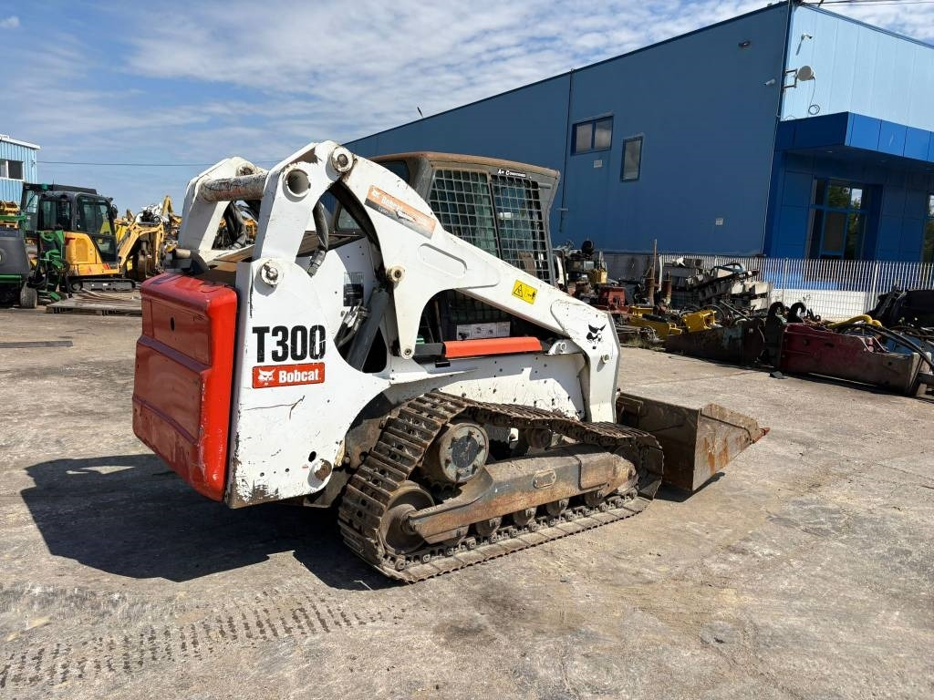 Bobcat T 300 - מעמיס היגוי החלקה: תמונה 4 Bobcat T 300 - מעמיס היגוי החלקה: תמונה 4