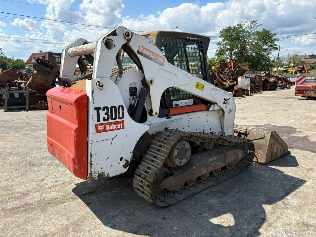 Bobcat T 300 - מעמיס היגוי החלקה: תמונה 2 Bobcat T 300 - מעמיס היגוי החלקה: תמונה 2