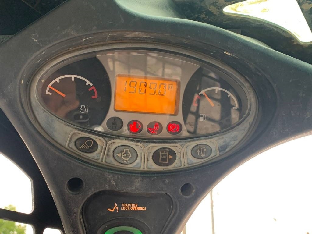 מעמיס היגוי החלקה Bobcat T 450: תמונה 9