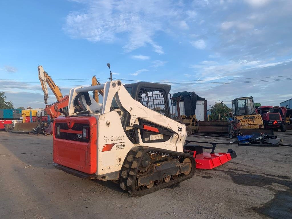 Bobcat T 590 - מעמיס היגוי החלקה: תמונה 4 Bobcat T 590 - מעמיס היגוי החלקה: תמונה 4