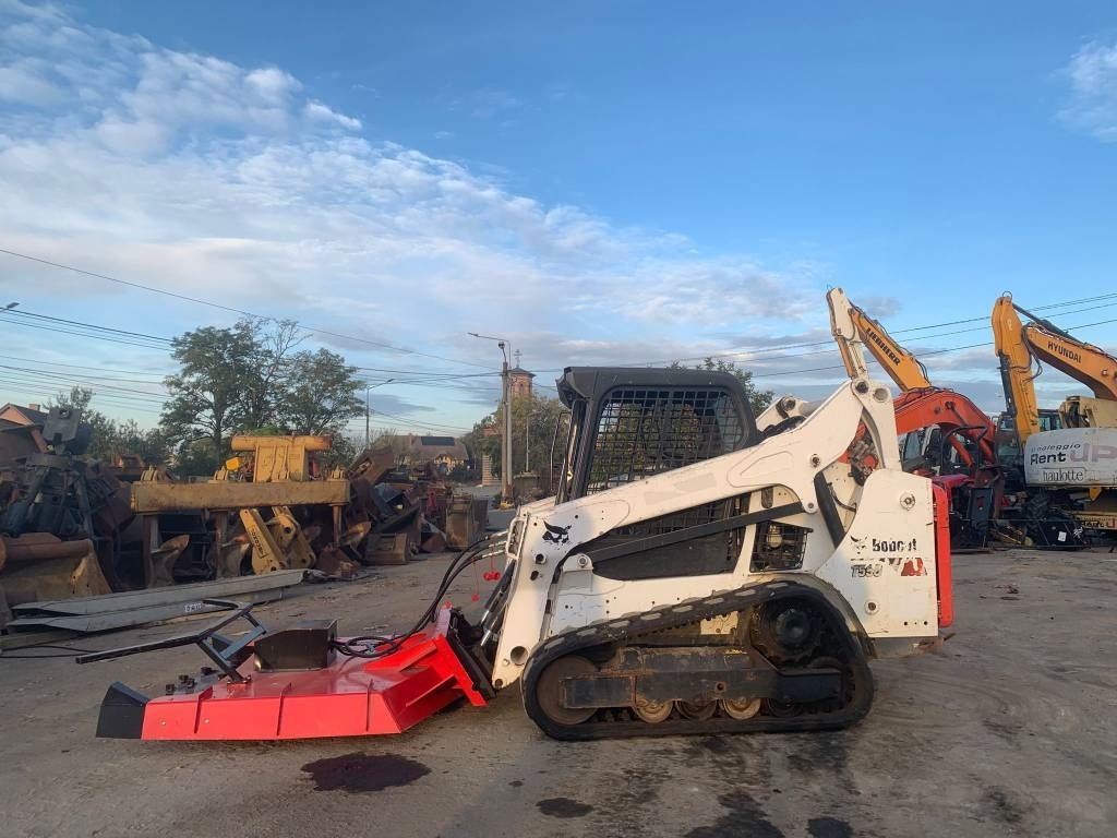 Bobcat T 590 - מעמיס היגוי החלקה: תמונה 2 Bobcat T 590 - מעמיס היגוי החלקה: תמונה 2