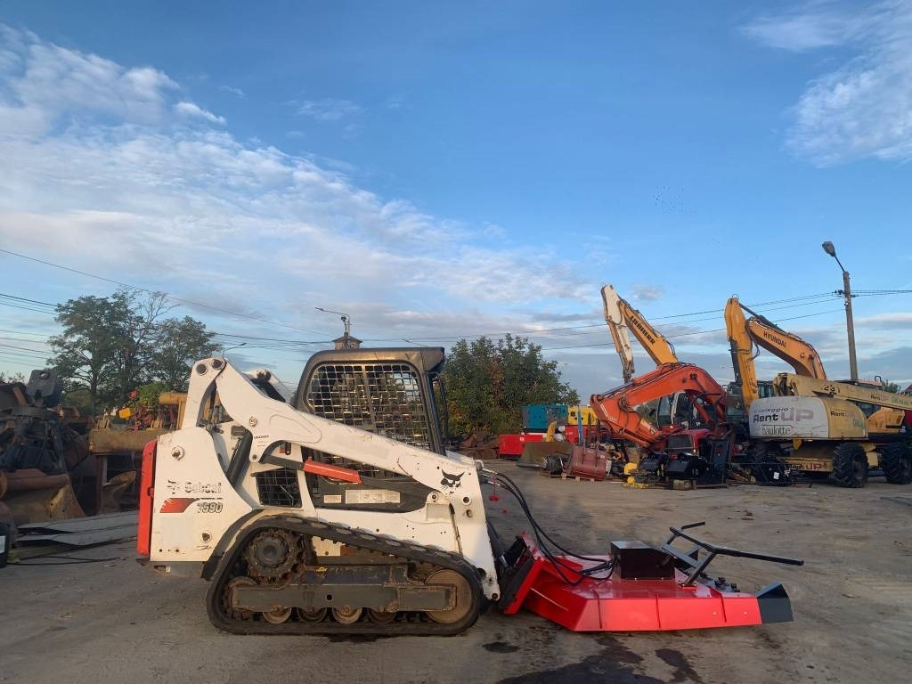 Bobcat T 590 - מעמיס היגוי החלקה: תמונה 5 Bobcat T 590 - מעמיס היגוי החלקה: תמונה 5