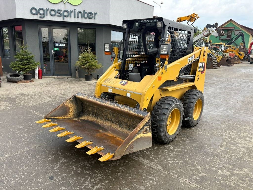 CAT 216 B 3 - מעמיס היגוי החלקה: תמונה 1 CAT 216 B 3 - מעמיס היגוי החלקה: תמונה 1