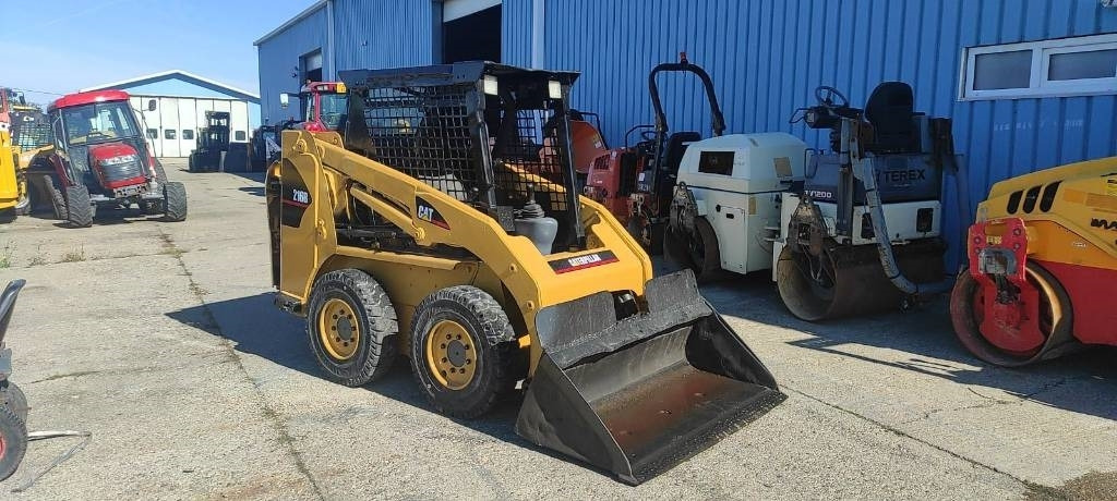 CAT 216 - מעמיס היגוי החלקה: תמונה 1 CAT 216 - מעמיס היגוי החלקה: תמונה 1