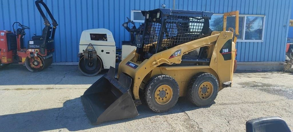 CAT 216 - מעמיס היגוי החלקה: תמונה 5 CAT 216 - מעמיס היגוי החלקה: תמונה 5