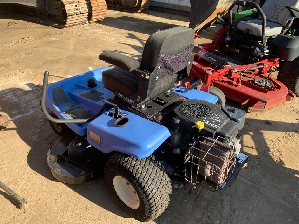 Dixon ZTR4421  - מכסחת גינה: תמונה 5 Dixon ZTR4421  - מכסחת גינה: תמונה 5