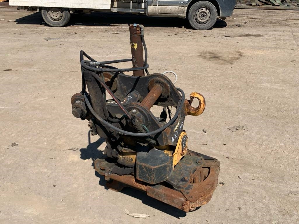 Engcon EC Rototilt - טילטרוטטור: תמונה 1 Engcon EC Rototilt - טילטרוטטור: תמונה 1