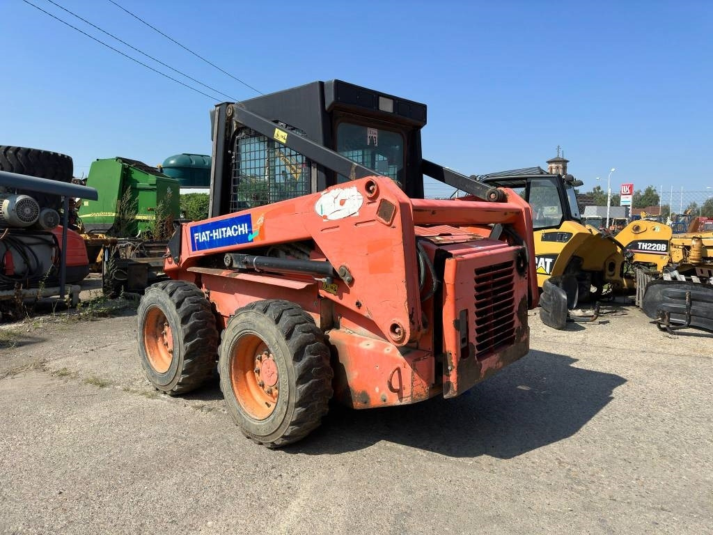 Fiat-Hitachi SL55B - מעמיס היגוי החלקה: תמונה 3 Fiat-Hitachi SL55B - מעמיס היגוי החלקה: תמונה 3