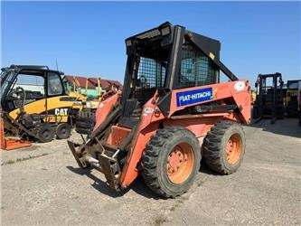 Fiat-Hitachi SL55B - מעמיס היגוי החלקה: תמונה 1 Fiat-Hitachi SL55B - מעמיס היגוי החלקה: תמונה 1