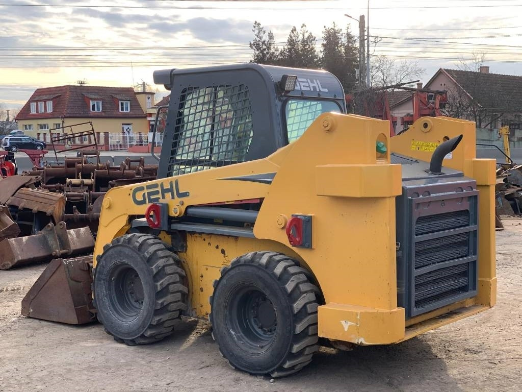 Gehl R 260 - מעמיס היגוי החלקה: תמונה 3 Gehl R 260 - מעמיס היגוי החלקה: תמונה 3