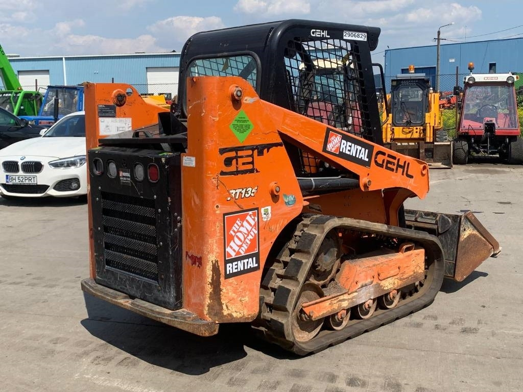 Gehl RT135 - מעמיס רצועות קומפקטי: תמונה 5 Gehl RT135 - מעמיס רצועות קומפקטי: תמונה 5