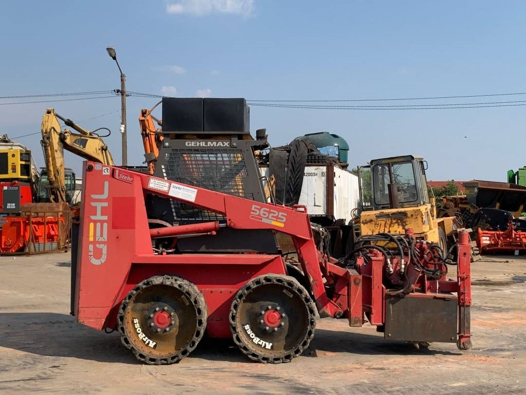 Gehl SL5625 - מעמיס היגוי החלקה: תמונה 5 Gehl SL5625 - מעמיס היגוי החלקה: תמונה 5
