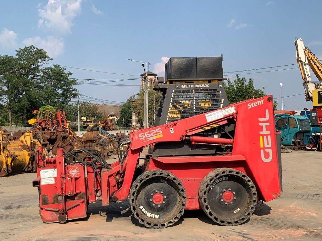 Gehl SL5625 - מעמיס היגוי החלקה: תמונה 2 Gehl SL5625 - מעמיס היגוי החלקה: תמונה 2