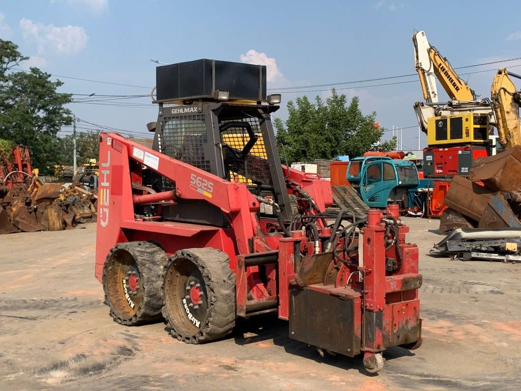 Gehl SL5625 - מעמיס היגוי החלקה: תמונה 3 Gehl SL5625 - מעמיס היגוי החלקה: תמונה 3