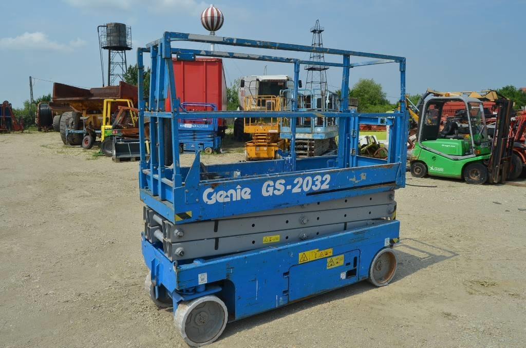 Genie GS 2032 - מעלית מספריים: תמונה 1 Genie GS 2032 - מעלית מספריים: תמונה 1