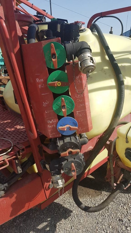 Hardi Commander 2200 - מרסס נגרר: תמונה 4 Hardi Commander 2200 - מרסס נגרר: תמונה 4