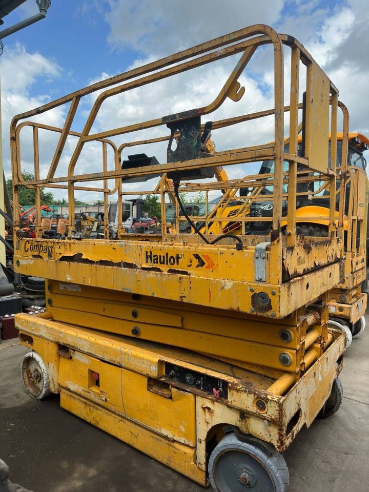 Haulotte Compact 10 - מעלית מספריים: תמונה 4 Haulotte Compact 10 - מעלית מספריים: תמונה 4
