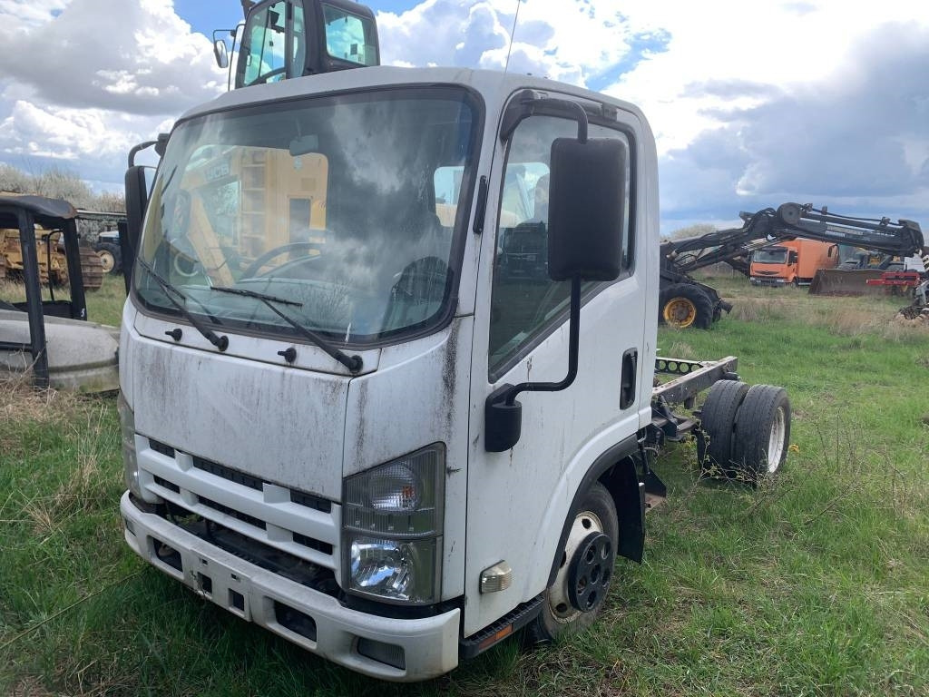 Isuzu FOR PARTS - משאית עם שלדת תא: תמונה 2 Isuzu FOR PARTS - משאית עם שלדת תא: תמונה 2