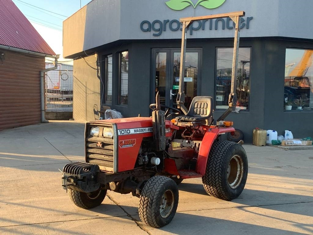 Massey Ferguson 1010 - טרקטור חקלאי: תמונה 1 Massey Ferguson 1010 - טרקטור חקלאי: תמונה 1