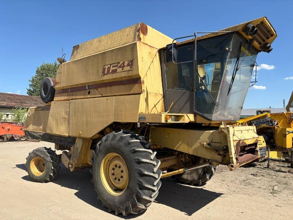New Holland TF 42 - מקצרת קומבינה: תמונה 4 New Holland TF 42 - מקצרת קומבינה: תמונה 4