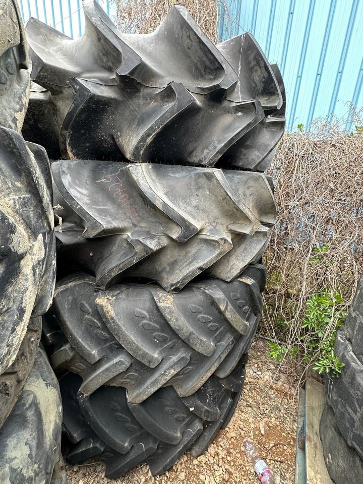 Pirelli 23.1/26 Harvester Tyres - צמיג עבור מכונה חקלאית: תמונה 1 Pirelli 23.1/26 Harvester Tyres - צמיג עבור מכונה חקלאית: תמונה 1
