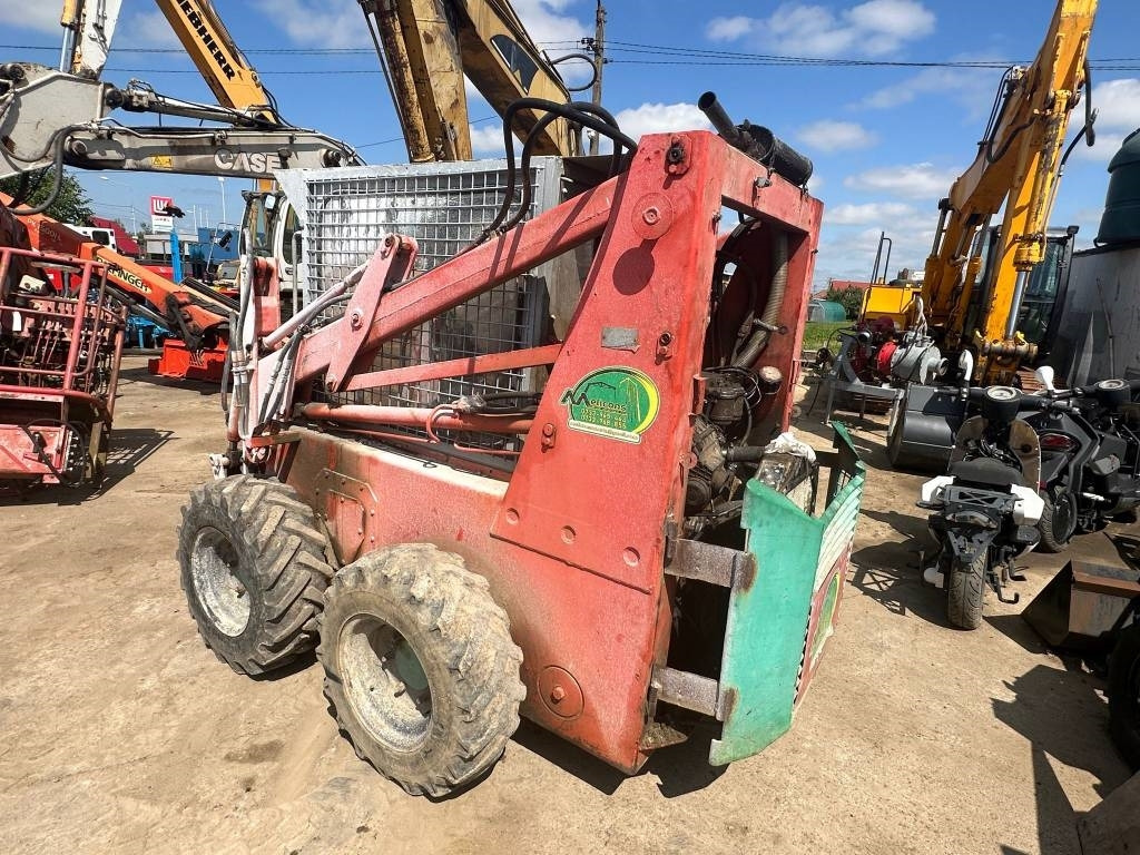 Unirak 600 - מעמיס היגוי החלקה: תמונה 3 Unirak 600 - מעמיס היגוי החלקה: תמונה 3