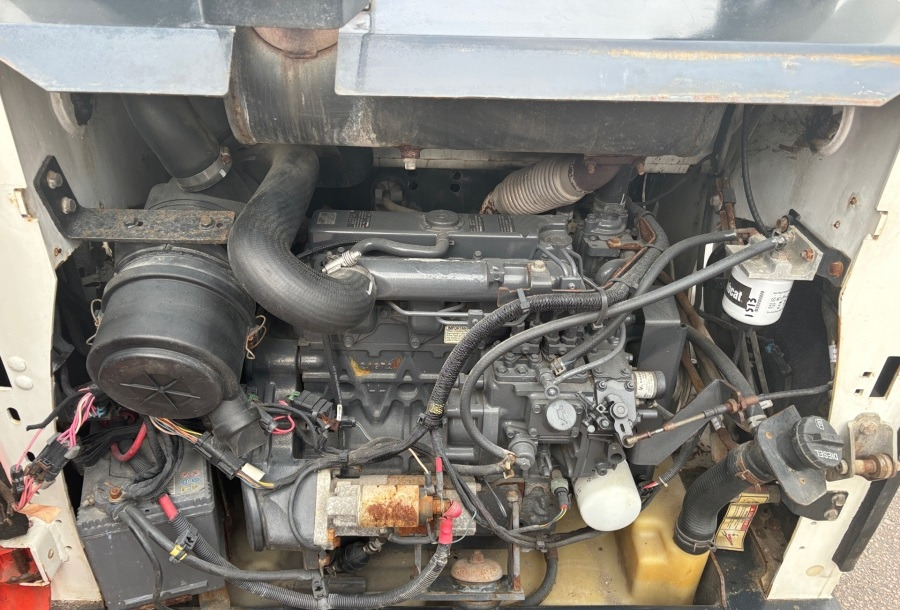 Bobcat S530 - מעמיס היגוי החלקה: תמונה 4 Bobcat S530 - מעמיס היגוי החלקה: תמונה 4