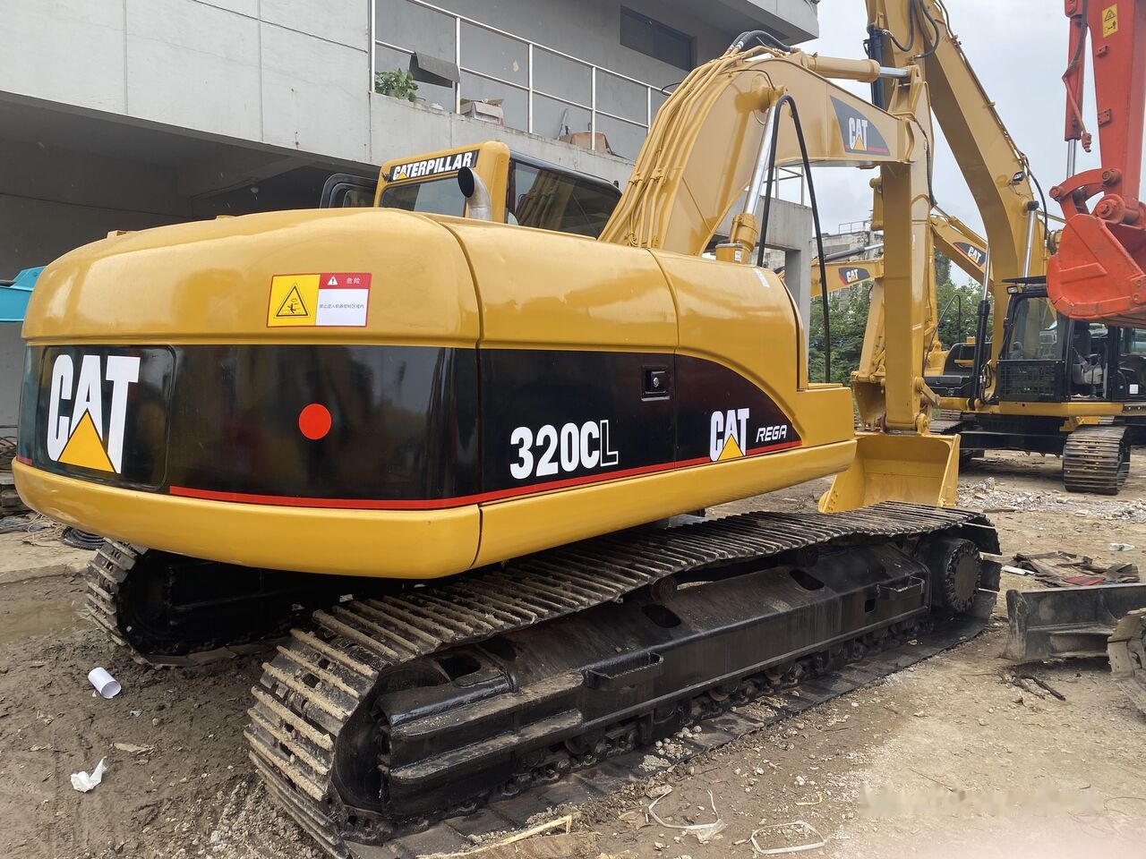 מחפר סורק Caterpillar 320CL: תמונה 1