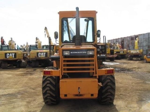 Komatsu wa100-1 - מעמיס גלגלים: תמונה 2 Komatsu wa100-1 - מעמיס גלגלים: תמונה 2
