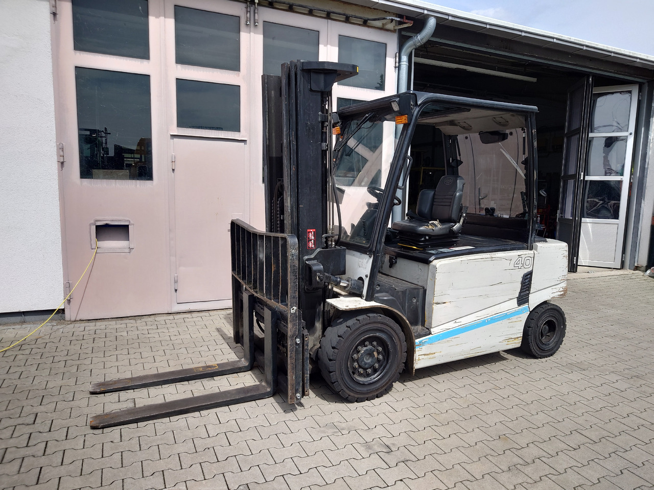 Hyundai 40B-9 - מלגזה חשמלית: תמונה 1 Hyundai 40B-9 - מלגזה חשמלית: תמונה 1