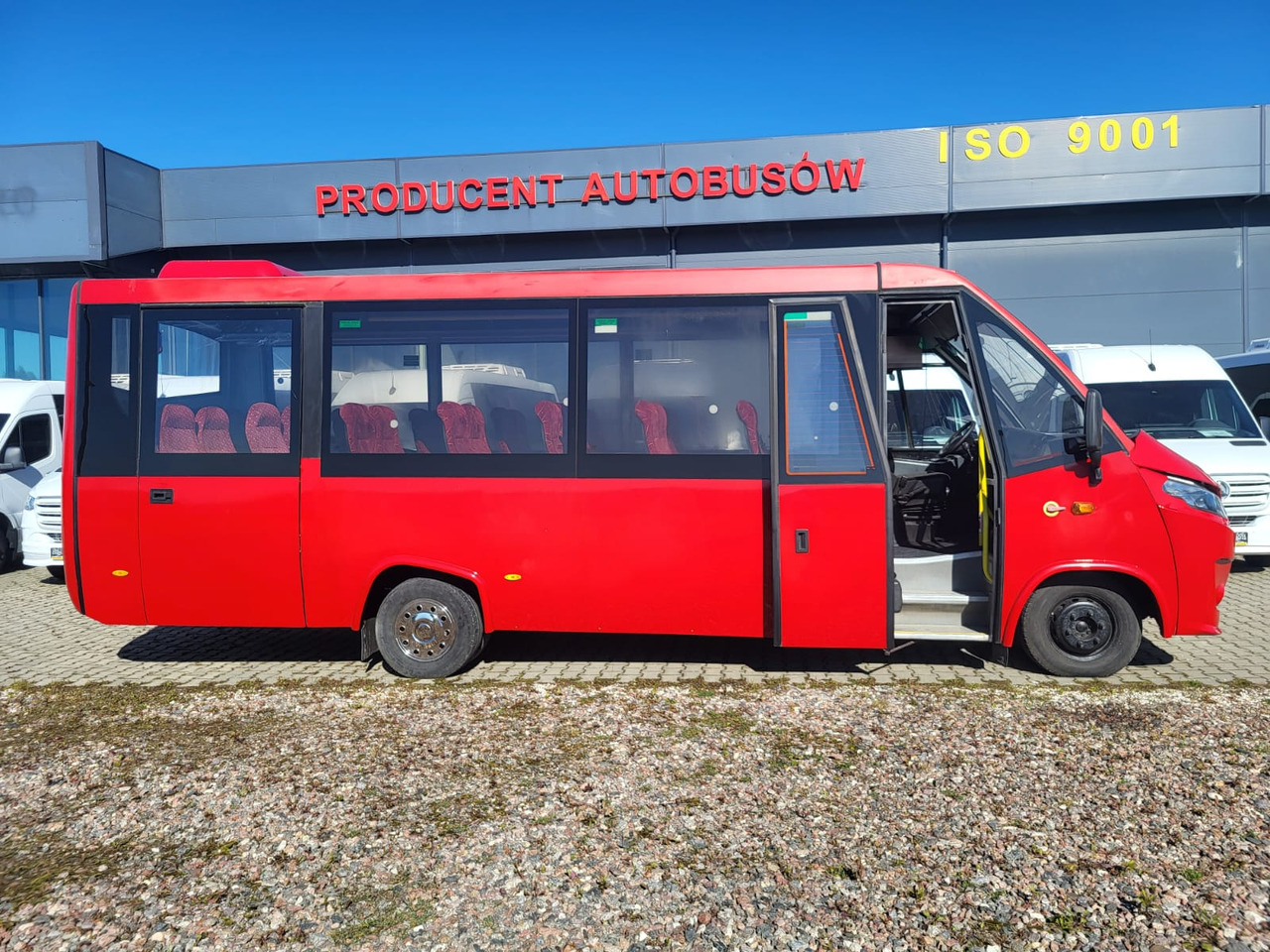 IVECO Daily Kapena- 35 Miejsc - מיניבוס, כלי רכב מסחרי לנוסעים: תמונה 4 IVECO Daily Kapena- 35 Miejsc - מיניבוס, כלי רכב מסחרי לנוסעים: תמונה 4