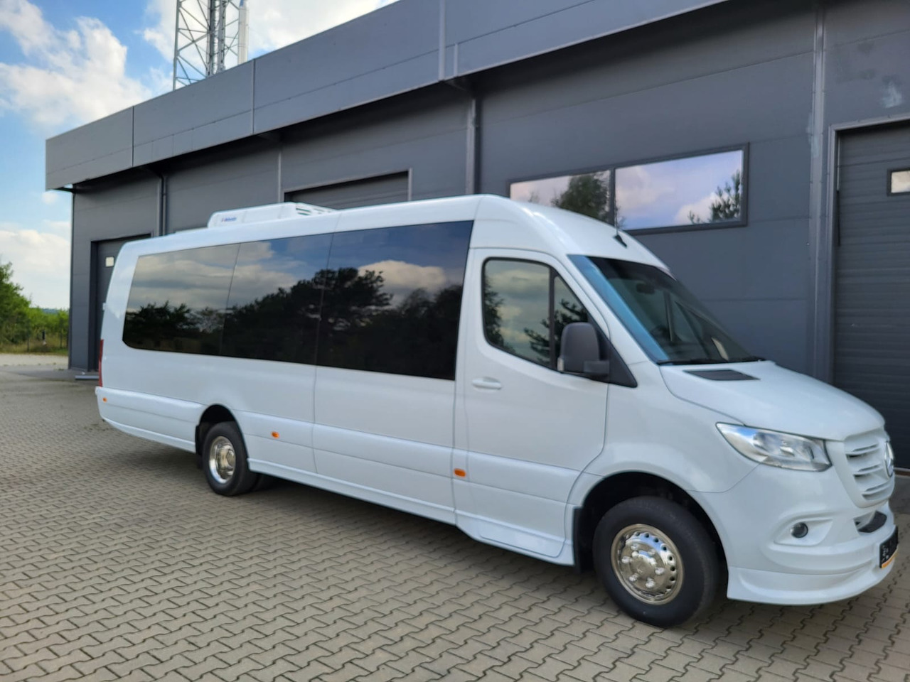 Mercedes-Benz Sprinter 517 CDI LONG 24 places + 4 standing - אוטובוס פרברים: תמונה 1 Mercedes-Benz Sprinter 517 CDI LONG 24 places + 4 standing - אוטובוס פרברים: תמונה 1