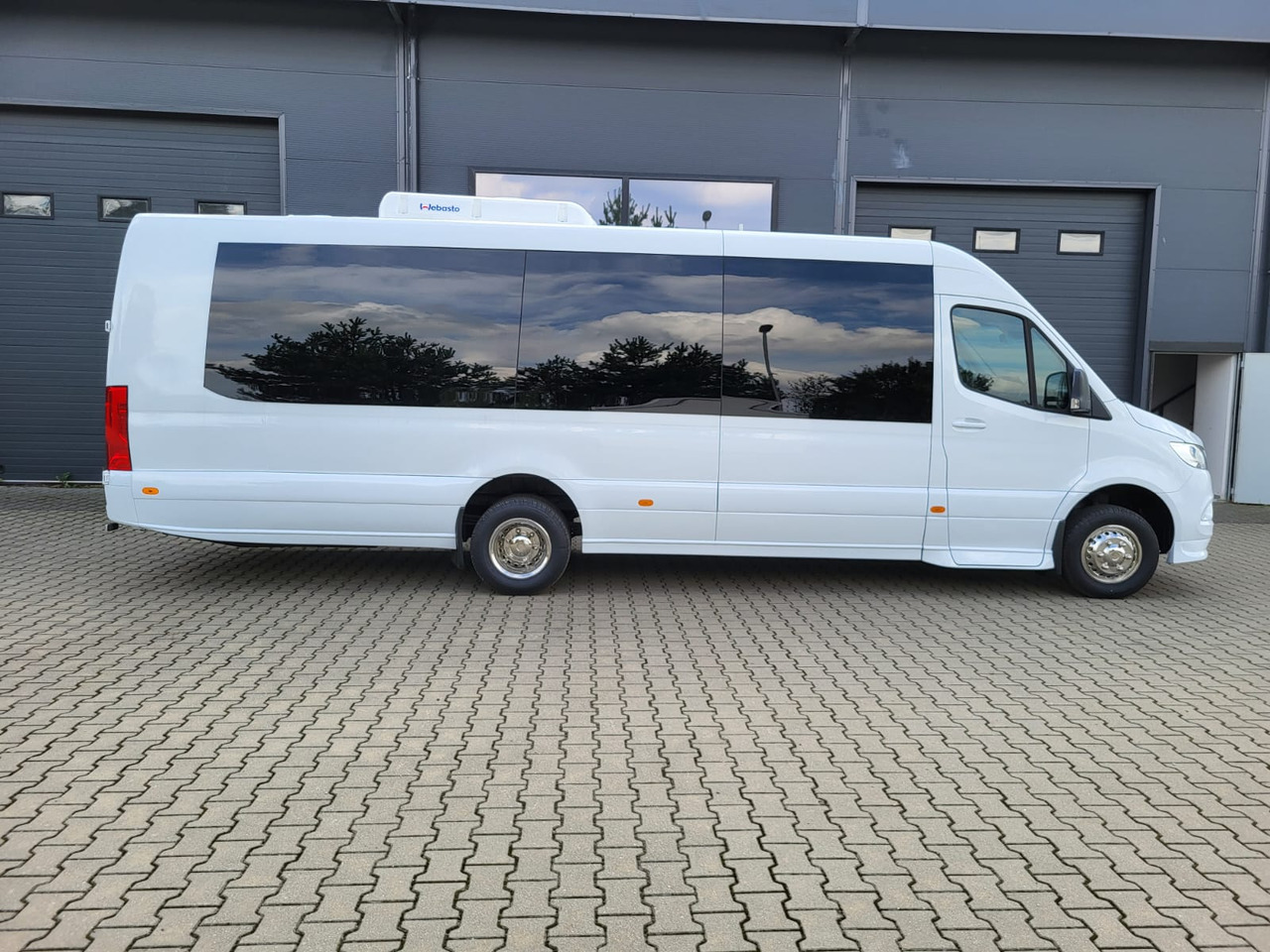 Mercedes-Benz Sprinter 517 CDI LONG 24 places + 4 standing - אוטובוס פרברים: תמונה 3 Mercedes-Benz Sprinter 517 CDI LONG 24 places + 4 standing - אוטובוס פרברים: תמונה 3