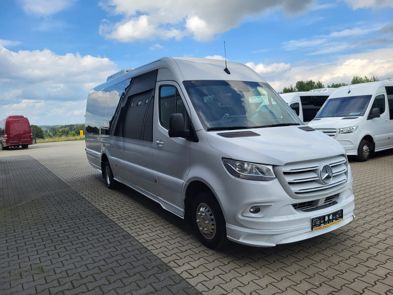 Mercedes-Benz Sprinter 519 CDI 24 places + 3 standing - אוטובוס פרברים: תמונה 1 Mercedes-Benz Sprinter 519 CDI 24 places + 3 standing - אוטובוס פרברים: תמונה 1
