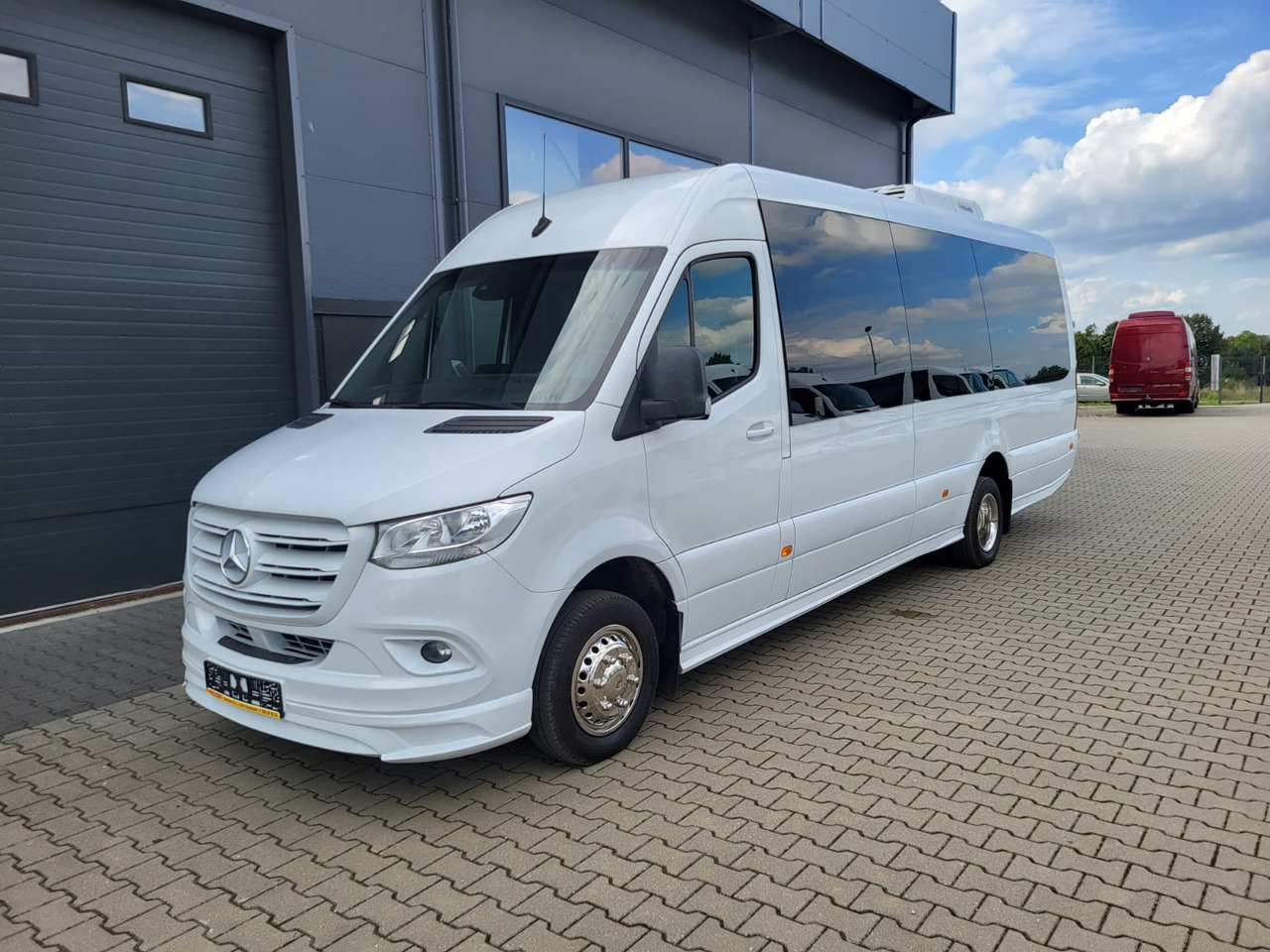 Mercedes-Benz Sprinter 519 CDI 24 places + 3 standing - אוטובוס פרברים: תמונה 2 Mercedes-Benz Sprinter 519 CDI 24 places + 3 standing - אוטובוס פרברים: תמונה 2
