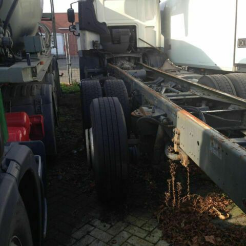 DAF CF 85-410 6X2 Blatt/Luft G.Haus Fahrgestell - משאית עם שלדת תא: תמונה 2 DAF CF 85-410 6X2 Blatt/Luft G.Haus Fahrgestell - משאית עם שלדת תא: תמונה 2