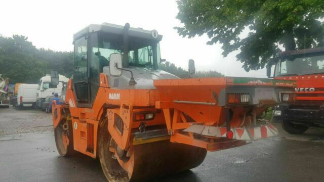Hamm DV90 VO mit Streuer Klima Deutsche Maschine - רולר כביש: תמונה 2 Hamm DV90 VO mit Streuer Klima Deutsche Maschine - רולר כביש: תמונה 2