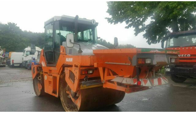 Hamm DV90 VO mit Streuer Klima German Maschine - רולר: תמונה 2 Hamm DV90 VO mit Streuer Klima German Maschine - רולר: תמונה 2