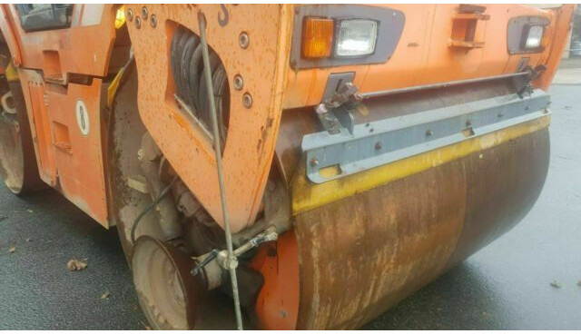 Hamm DV90 VO mit Streuer Klima German Maschine - רולר: תמונה 4 Hamm DV90 VO mit Streuer Klima German Maschine - רולר: תמונה 4