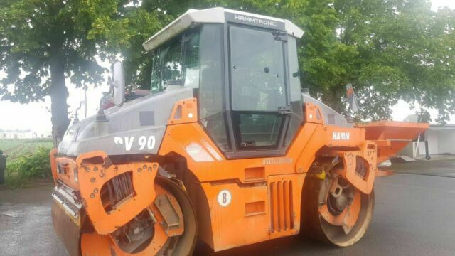 Hamm DV90 VO mit Streuer Klima German Maschine - רולר כביש: תמונה 1 Hamm DV90 VO mit Streuer Klima German Maschine - רולר כביש: תמונה 1