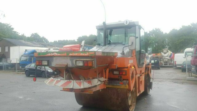 Hamm DV90 VO mit Streuer Klima German Maschine - רולר כביש: תמונה 5 Hamm DV90 VO mit Streuer Klima German Maschine - רולר כביש: תמונה 5