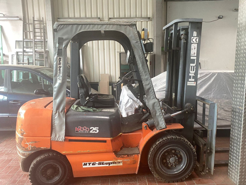 Hyundai D25 - מלגזת סולר: תמונה 1 Hyundai D25 - מלגזת סולר: תמונה 1