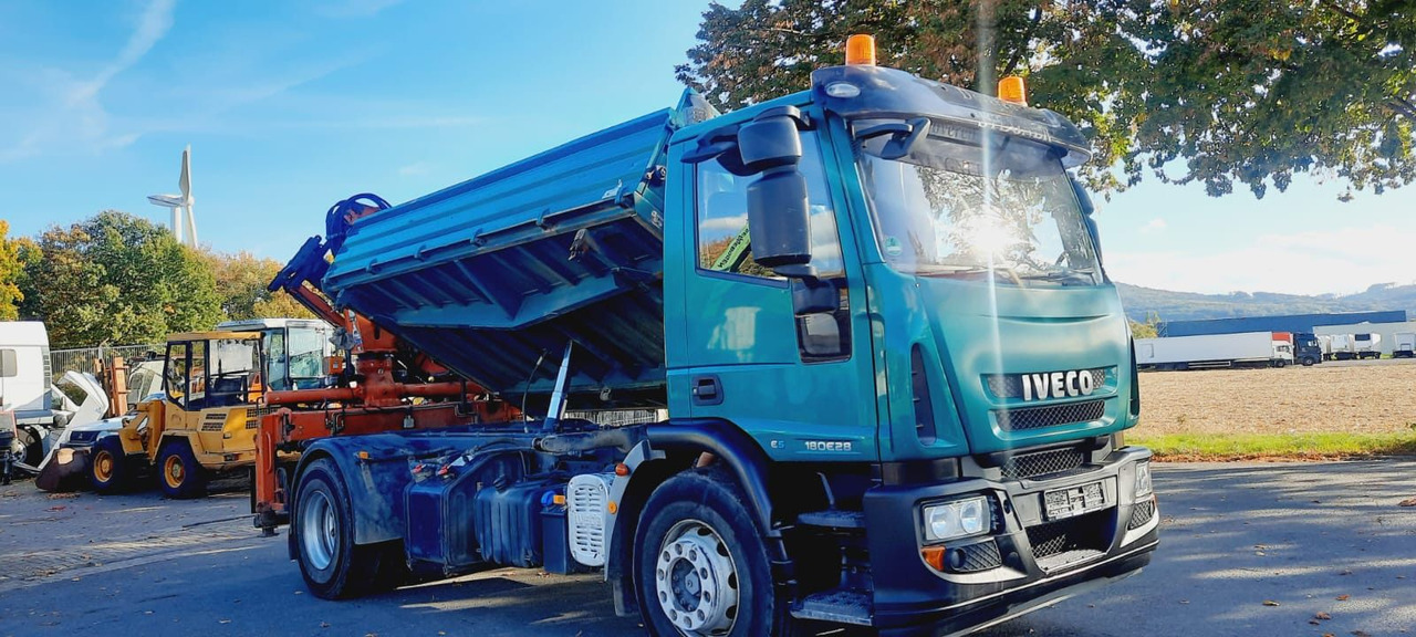 Iveco ML180E28K 4x2 mit Kran/Funk/Greifer - מזהיר, משאית מנוף: תמונה 4 Iveco ML180E28K 4x2 mit Kran/Funk/Greifer - מזהיר, משאית מנוף: תמונה 4