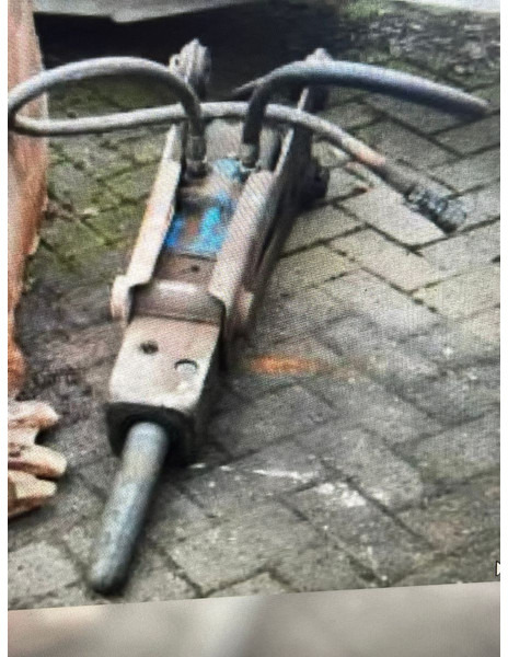 Kubota Stemmhammer - פטיש הידרולי עבור מכונת בנייה: תמונה 1 Kubota Stemmhammer - פטיש הידרולי עבור מכונת בנייה: תמונה 1